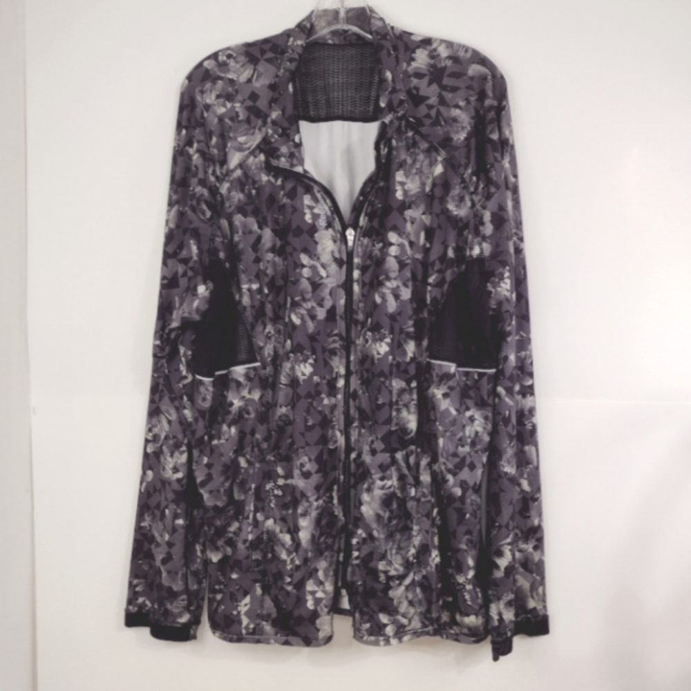 Reebok. Floral camo jogging jacket size (3XL)